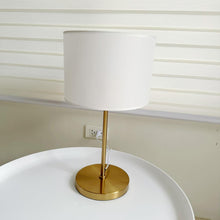 Load image into Gallery viewer, Zooey Lamp (White)